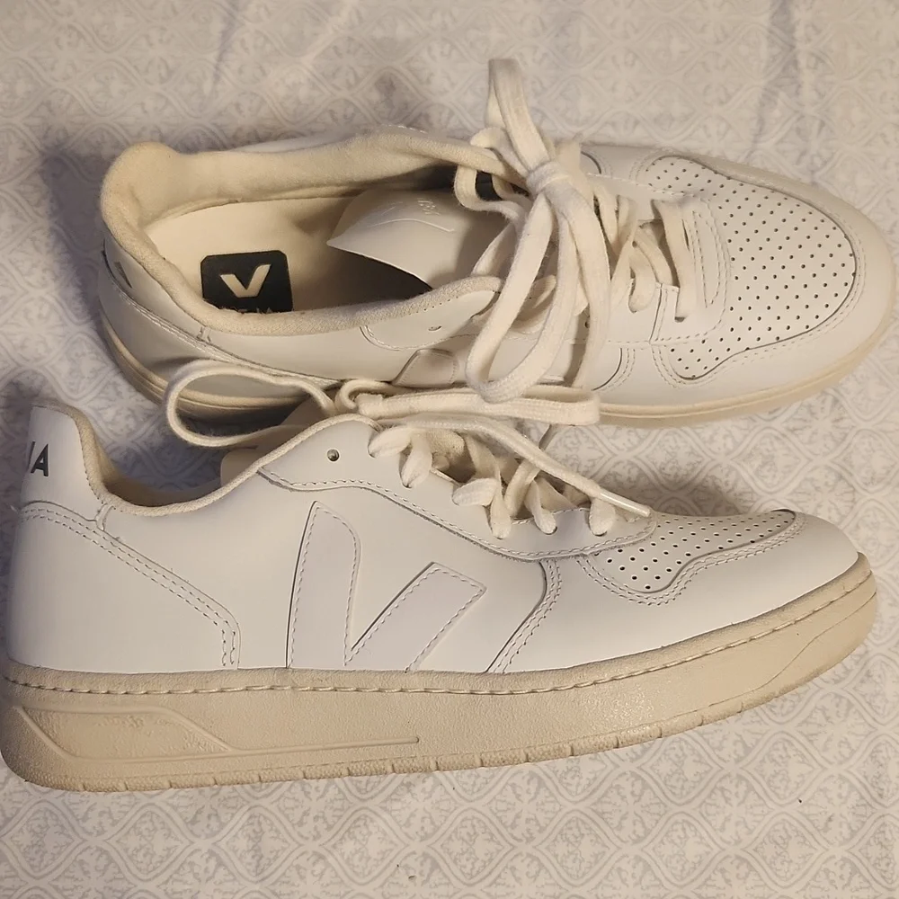 Veja V-10 All White Low Top Lace Up Sneakers Size 37/6 Women